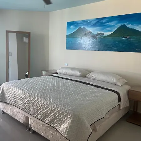 Lux Oceanfront Apartamento *